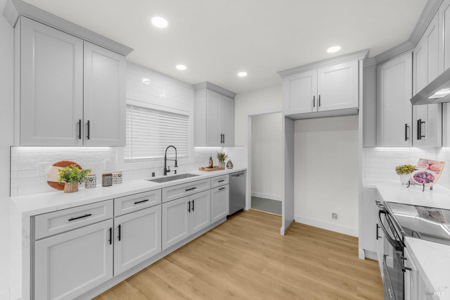 435 Alhambra Street Crockett CA 94525