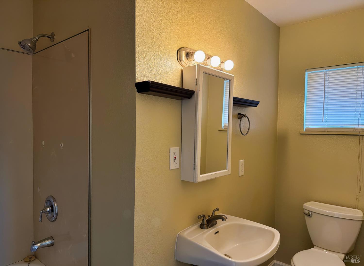 104 Thompson Avenue Ukiah CA 95482