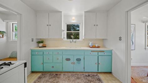 2-2 1/2 Grandview Avenue Petaluma CA 94952