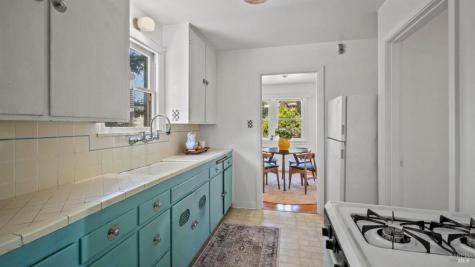 2-2 1/2 Grandview Avenue Petaluma CA 94952