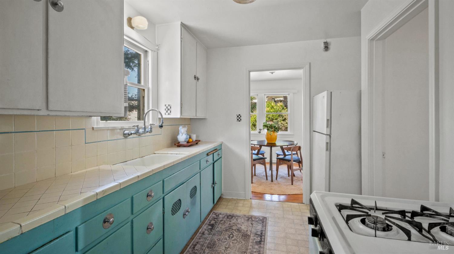2-2 1/2 Grandview Avenue Petaluma CA 94952