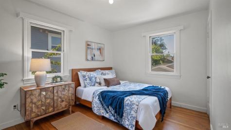 2-2 1/2 Grandview Avenue Petaluma CA 94952