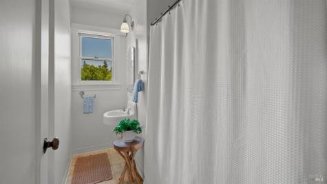 2-2 1/2 Grandview Avenue Petaluma CA 94952