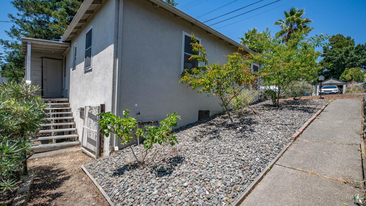 2-2 1/2 Grandview Avenue Petaluma CA 94952