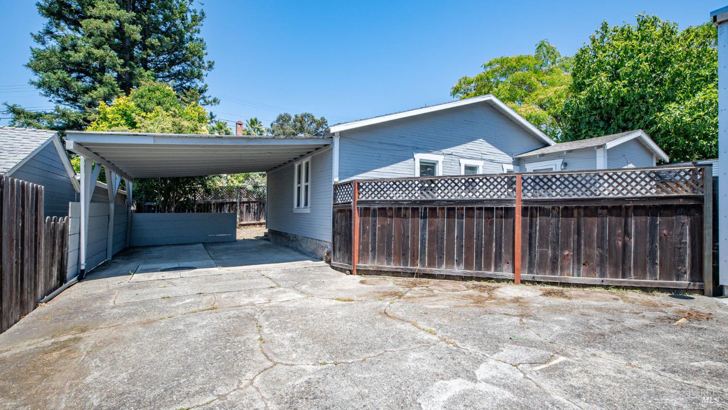 2-2 1/2 Grandview Avenue Petaluma CA 94952
