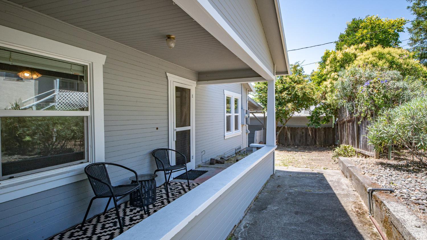 2-2 1/2 Grandview Avenue Petaluma CA 94952