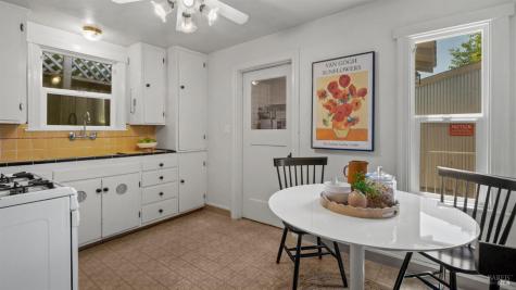 2-2 1/2 Grandview Avenue Petaluma CA 94952