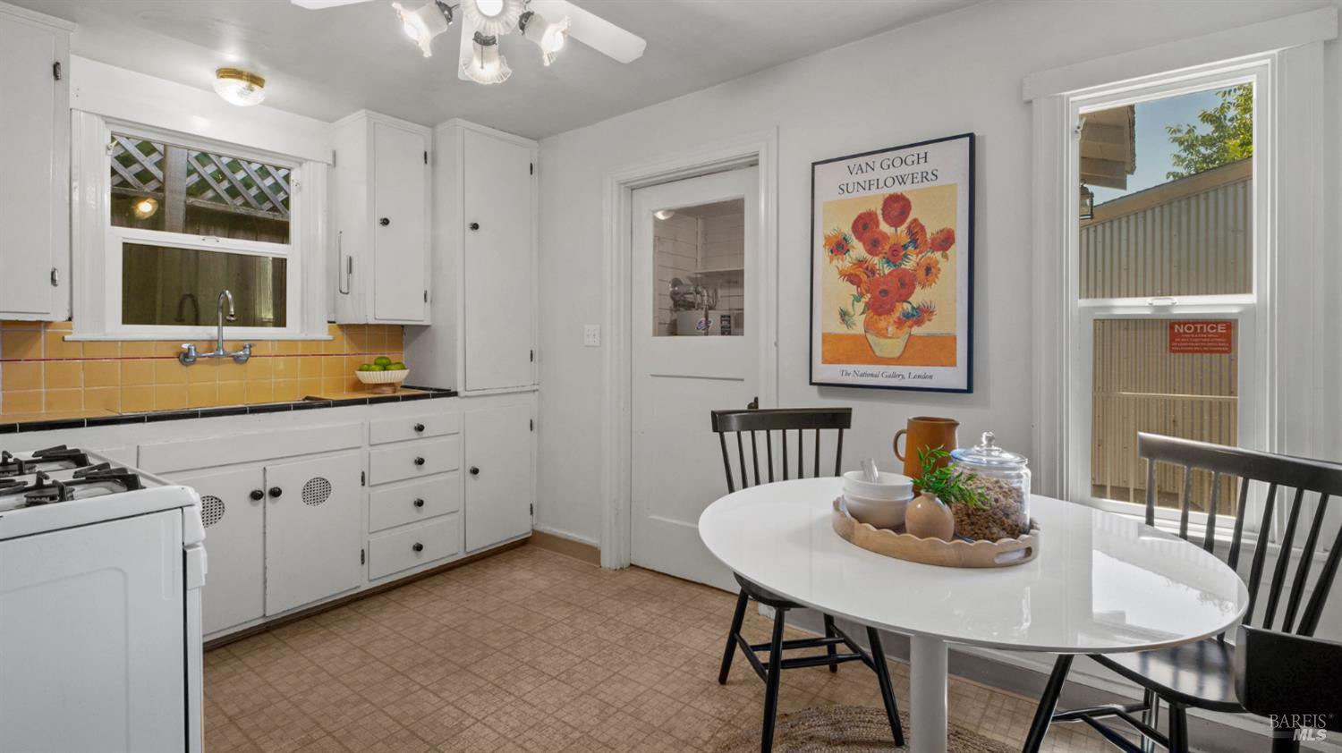 2-2 1/2 Grandview Avenue Petaluma CA 94952