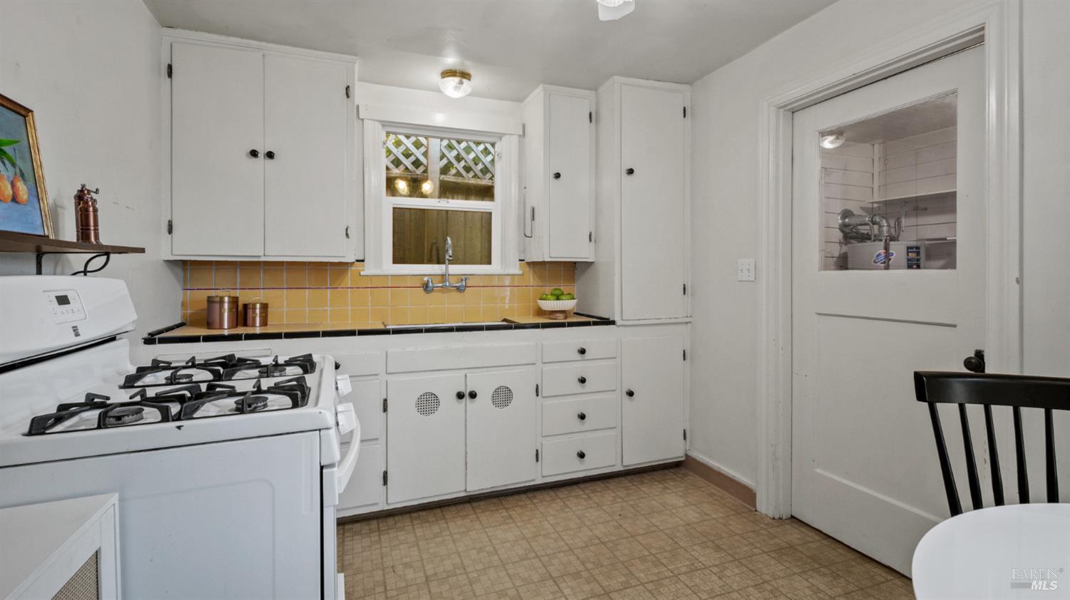 2-2 1/2 Grandview Avenue Petaluma CA 94952