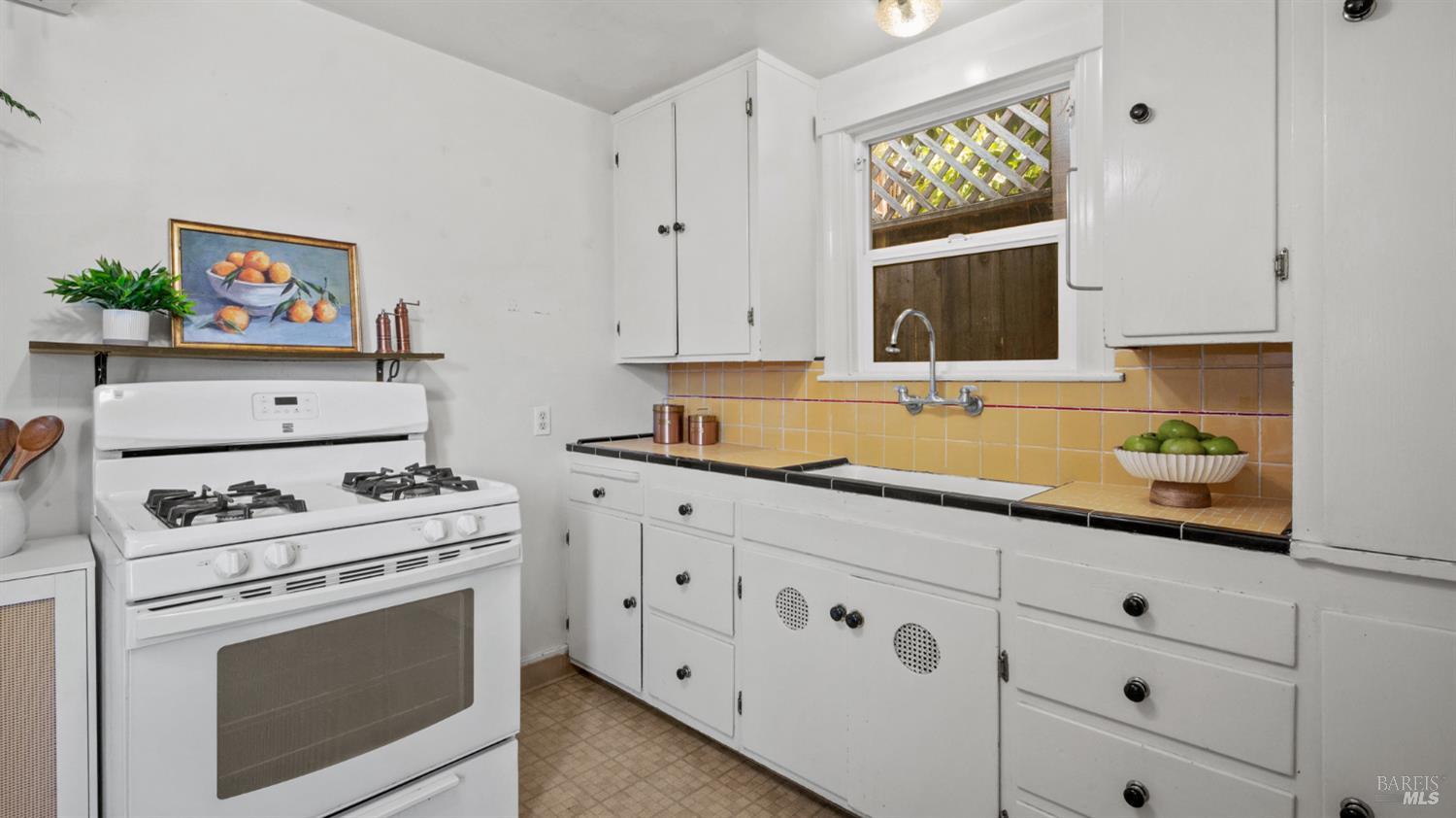 2-2 1/2 Grandview Avenue Petaluma CA 94952