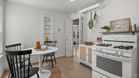 2-2 1/2 Grandview Avenue Petaluma CA 94952