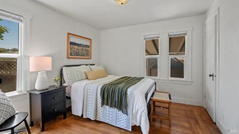 2-2 1/2 Grandview Avenue Petaluma CA 94952