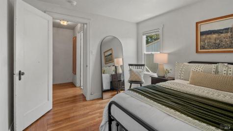 2-2 1/2 Grandview Avenue Petaluma CA 94952