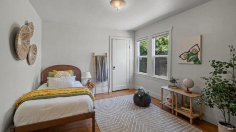 2-2 1/2 Grandview Avenue Petaluma CA 94952
