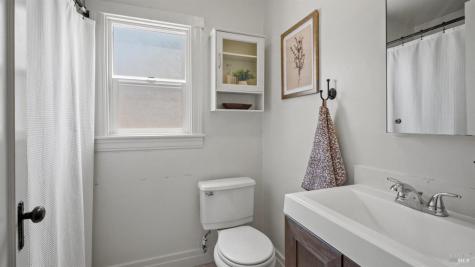 2-2 1/2 Grandview Avenue Petaluma CA 94952