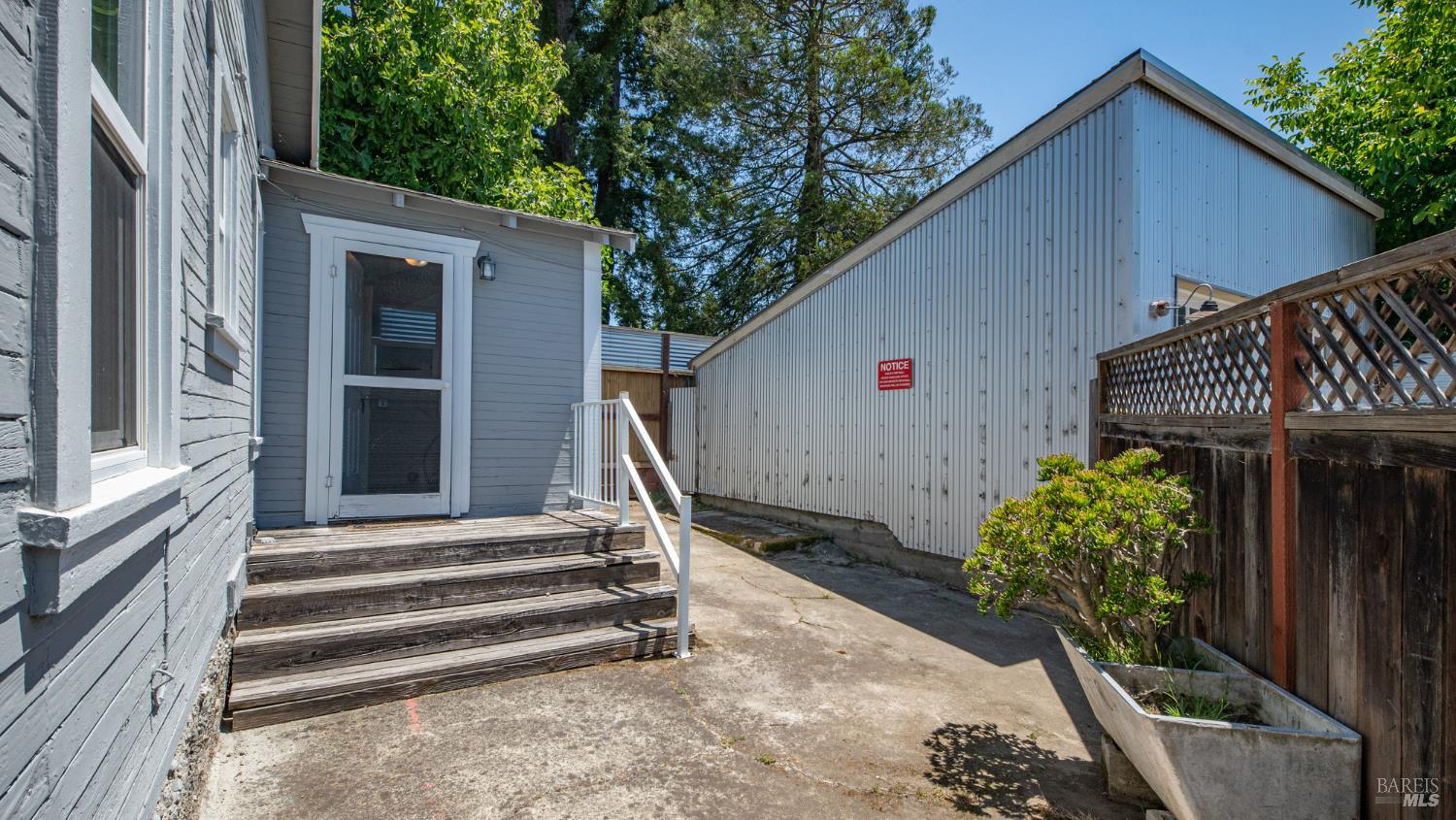2-2 1/2 Grandview Avenue Petaluma CA 94952