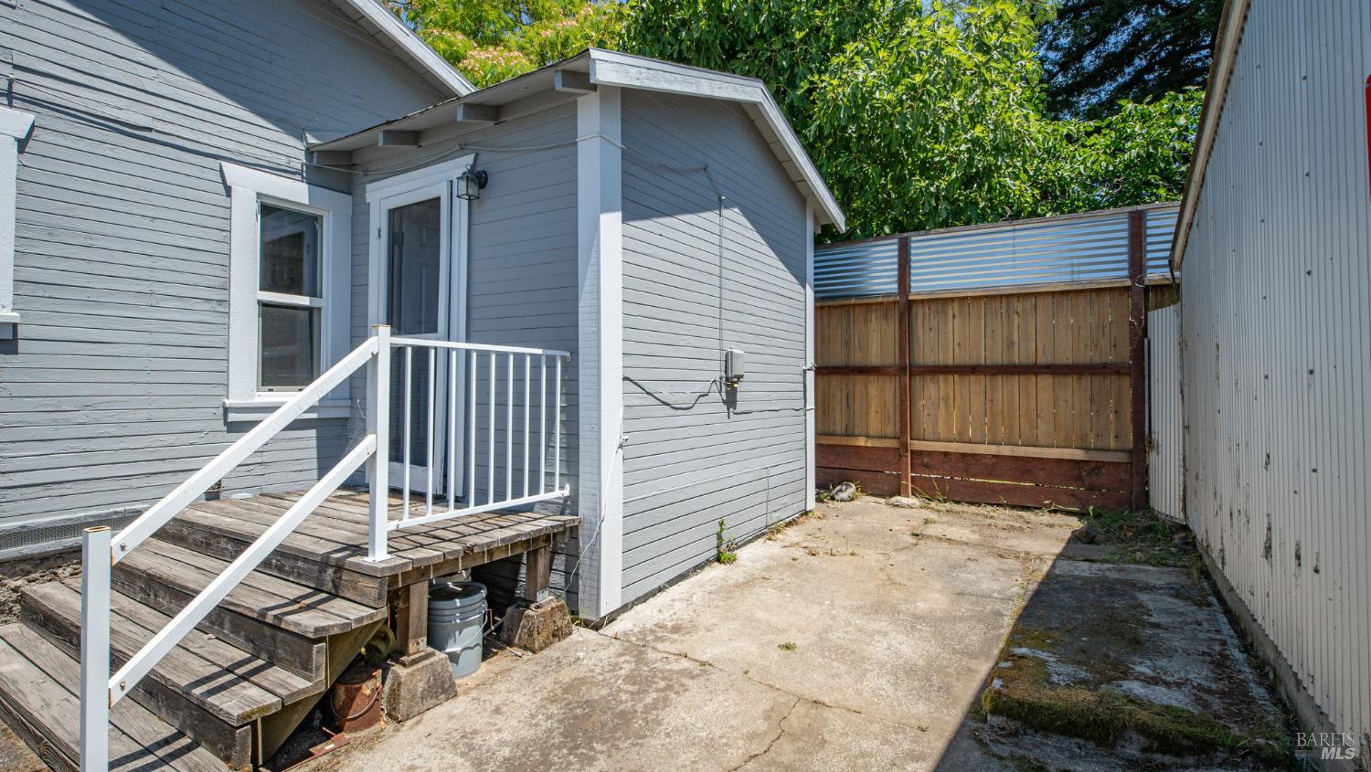 2-2 1/2 Grandview Avenue Petaluma CA 94952