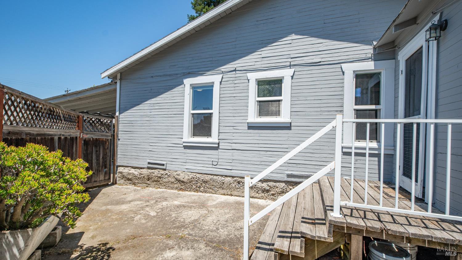 2-2 1/2 Grandview Avenue Petaluma CA 94952