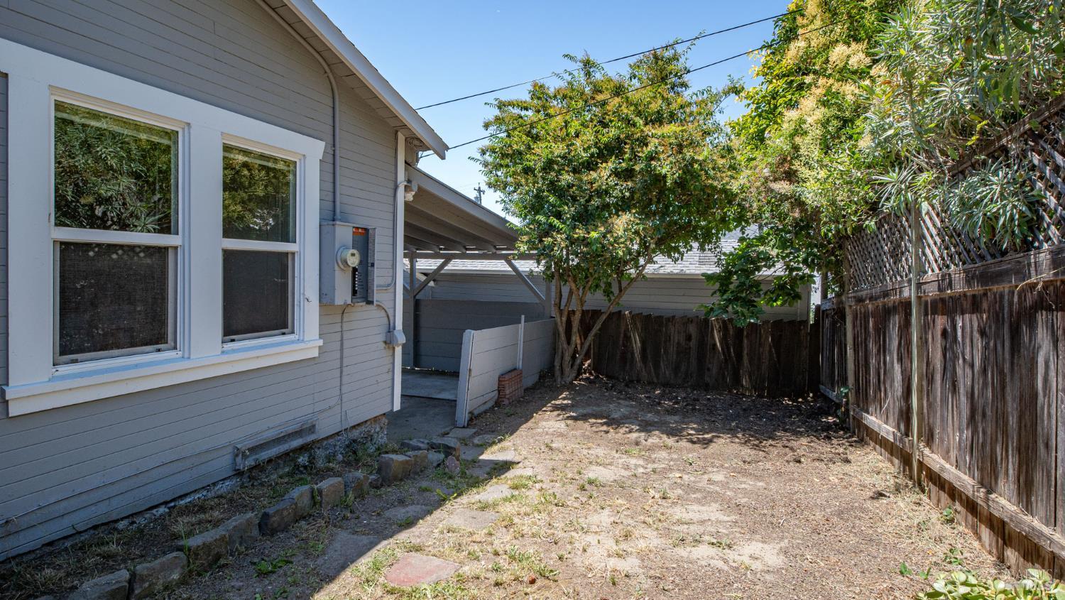 2-2 1/2 Grandview Avenue Petaluma CA 94952