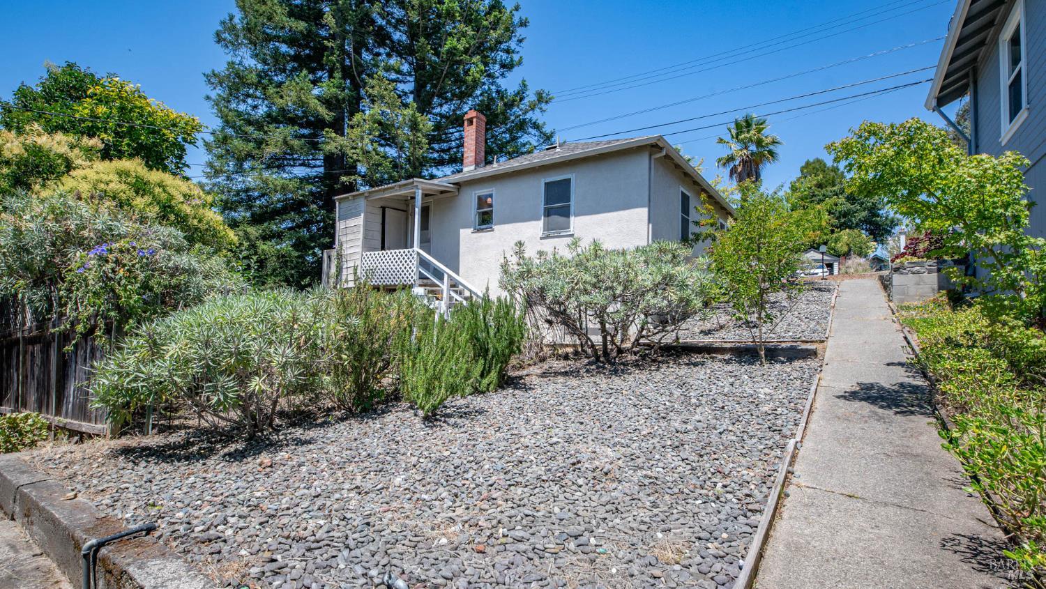 2-2 1/2 Grandview Avenue Petaluma CA 94952