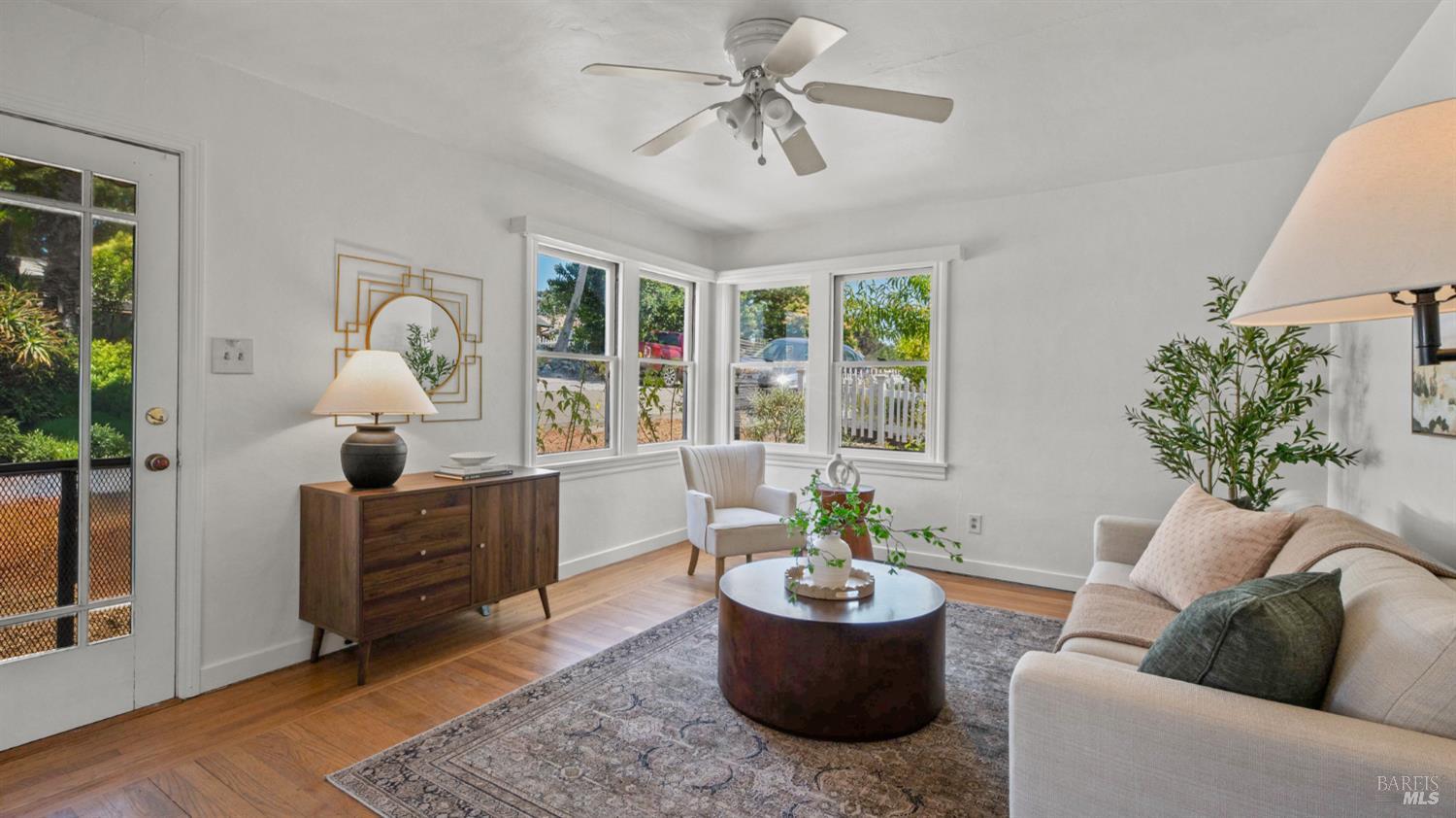 2-2 1/2 Grandview Avenue Petaluma CA 94952