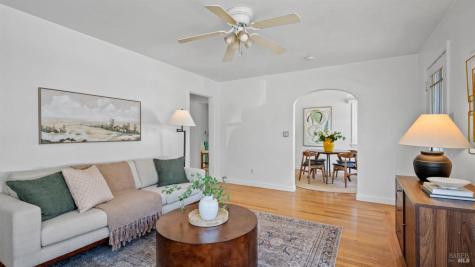2-2 1/2 Grandview Avenue Petaluma CA 94952