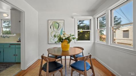 2-2 1/2 Grandview Avenue Petaluma CA 94952