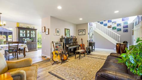 868 Holly Avenue Rohnert Park CA 94928