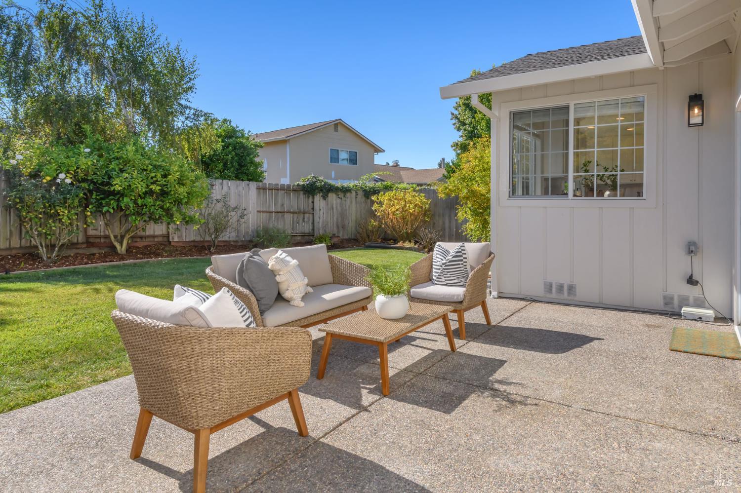 1620 Caulfield Lane Petaluma CA 94954