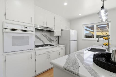 131 Grande Vista Novato CA 94947