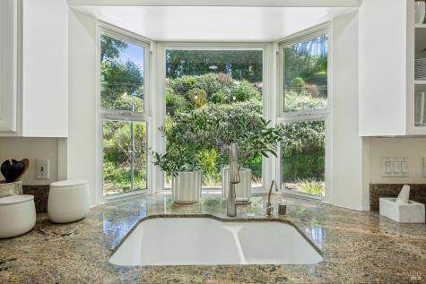 2546 Cresta Road Santa Rosa CA 95404