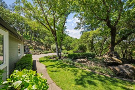 2546 Cresta Road Santa Rosa CA 95404