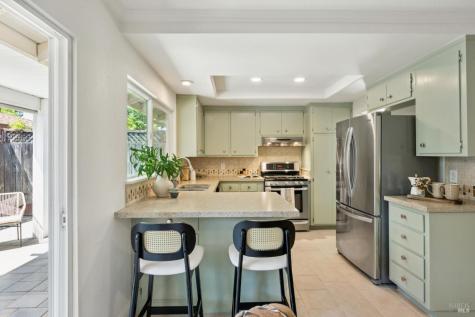 215 Hemlock Drive Healdsburg CA 95448
