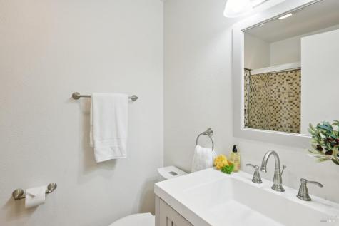 215 Hemlock Drive Healdsburg CA 95448
