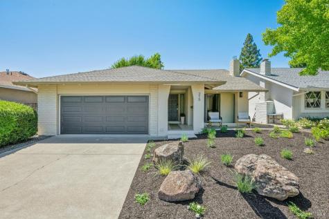 215 Hemlock Drive Healdsburg CA 95448