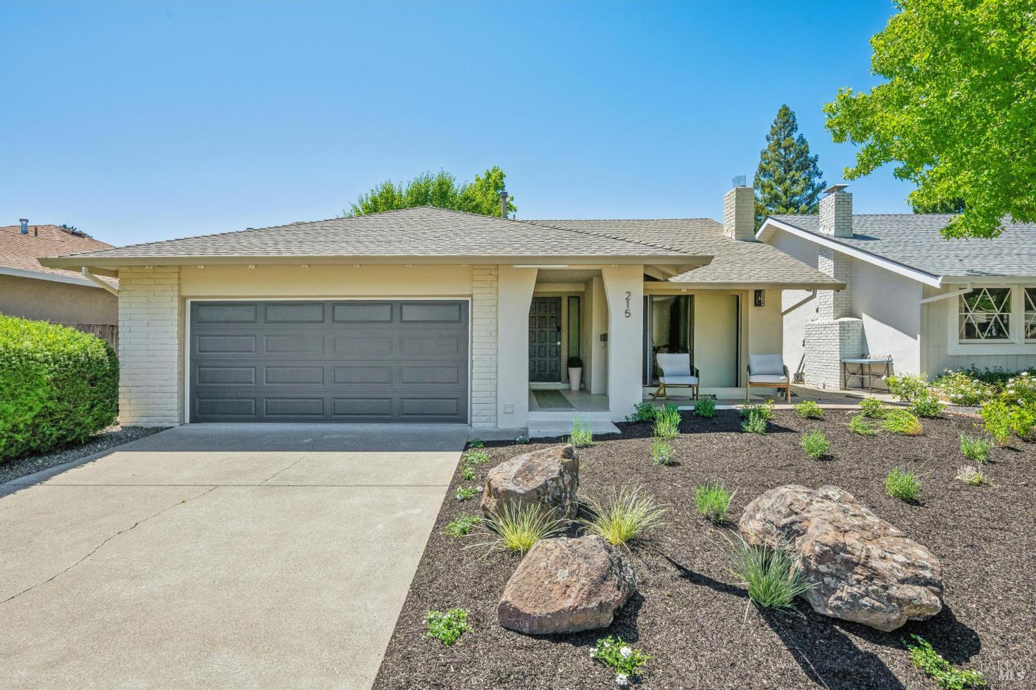 215 Hemlock Drive Healdsburg CA 95448