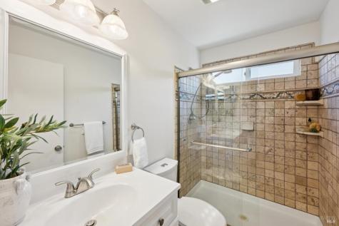 215 Hemlock Drive Healdsburg CA 95448