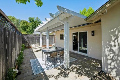 215 Hemlock Drive Healdsburg CA 95448