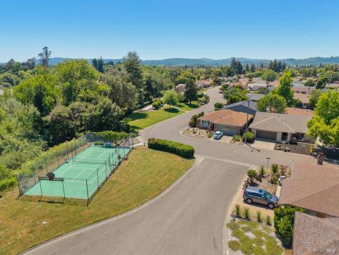 215 Hemlock Drive Healdsburg CA 95448