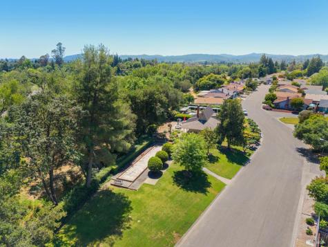 215 Hemlock Drive Healdsburg CA 95448