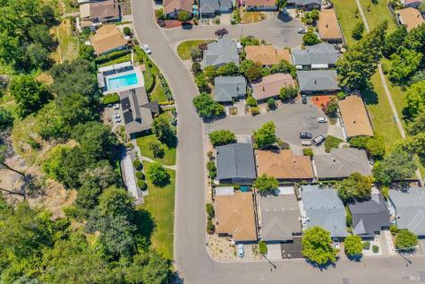 215 Hemlock Drive Healdsburg CA 95448