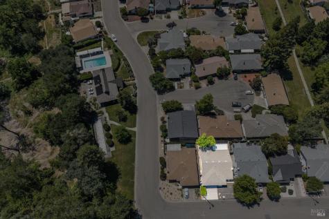 215 Hemlock Drive Healdsburg CA 95448