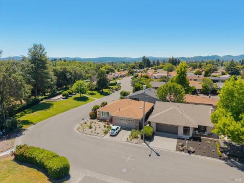 215 Hemlock Drive Healdsburg CA 95448