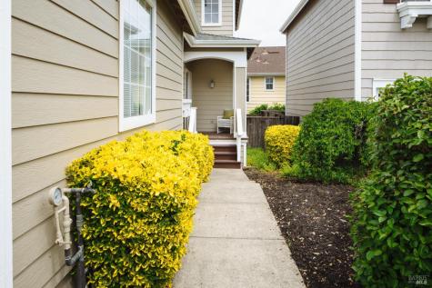 143 Mcnear Circle Petaluma CA 94952