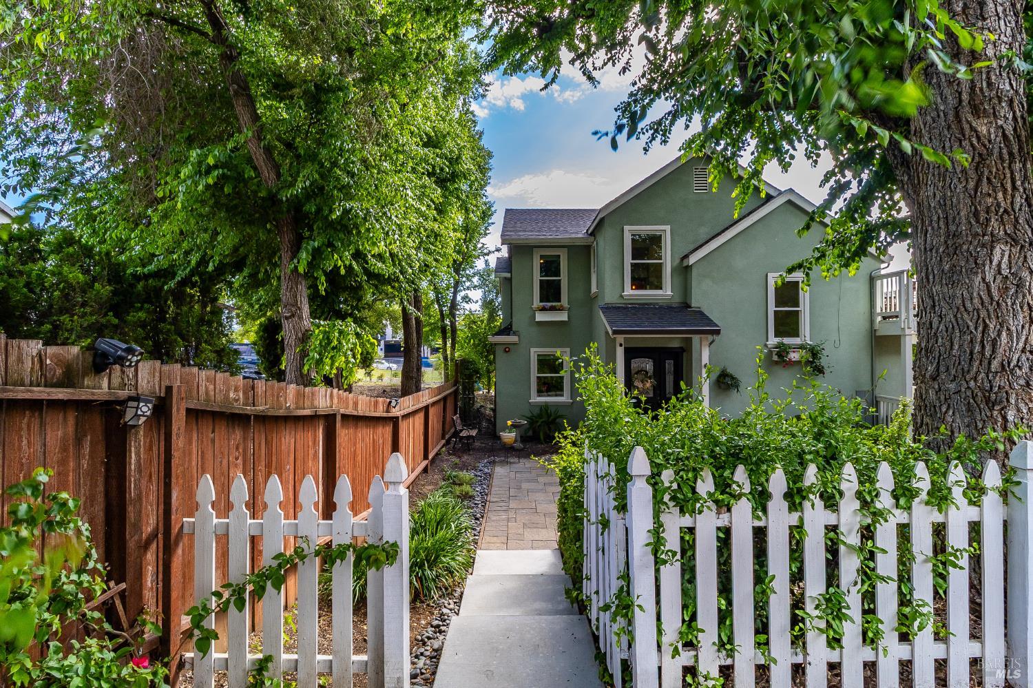 470 E O Street Benicia CA 94510