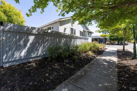 2589 Zircon Place Santa Rosa CA 95404