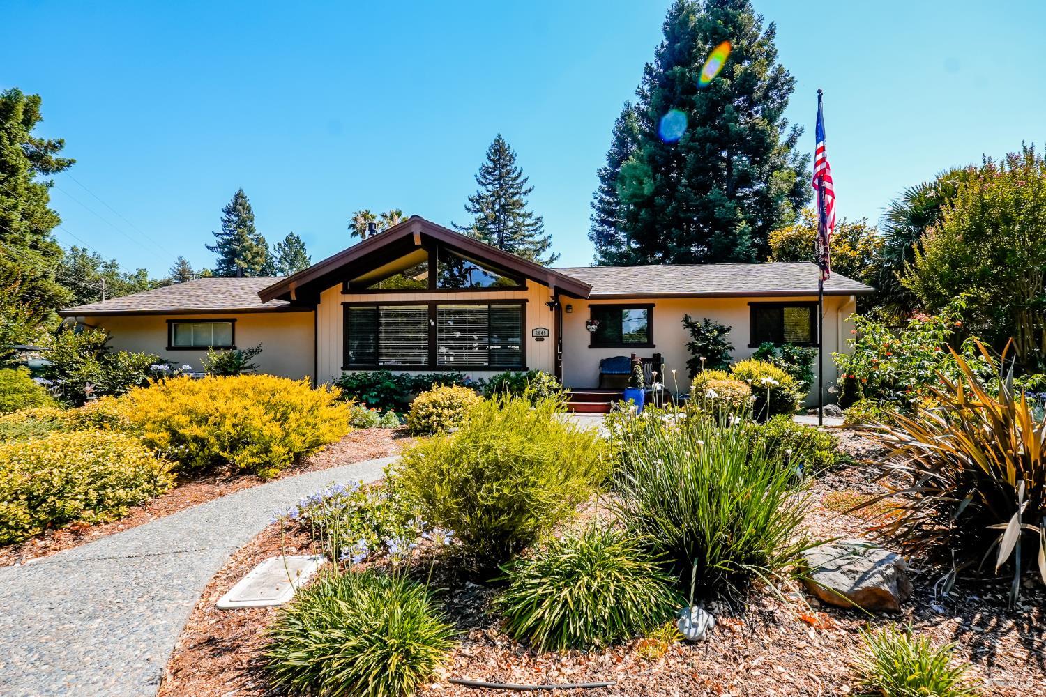 2049 W F Street Napa CA 94558