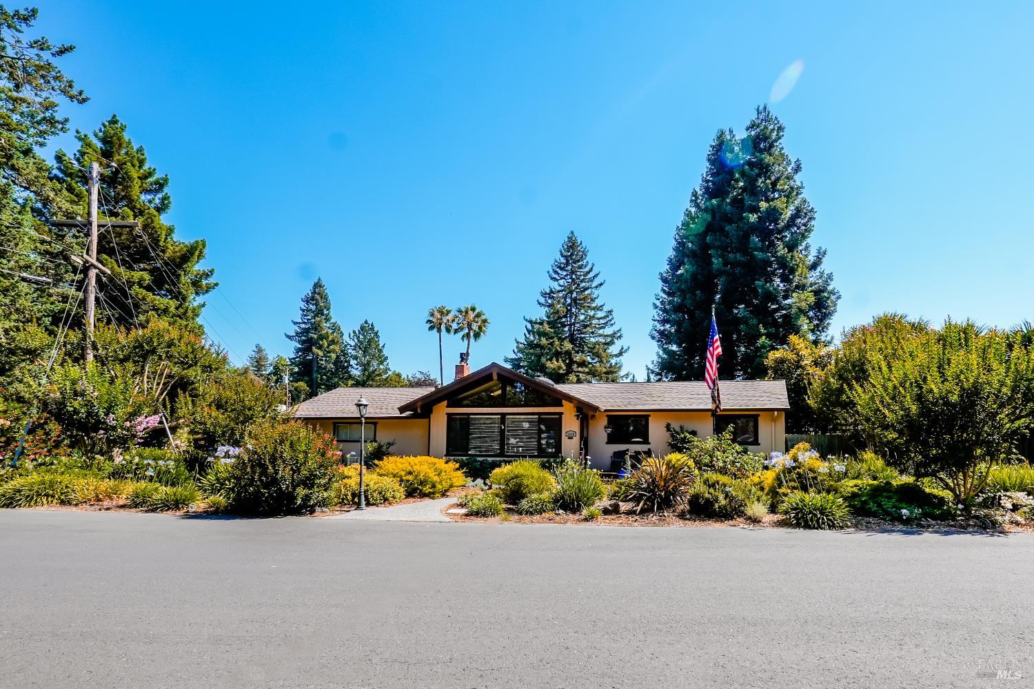 2049 W F Street Napa CA 94558
