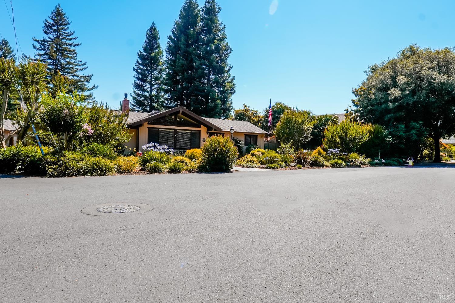 2049 W F Street Napa CA 94558