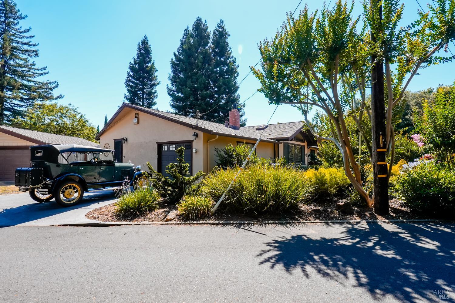 2049 W F Street Napa CA 94558